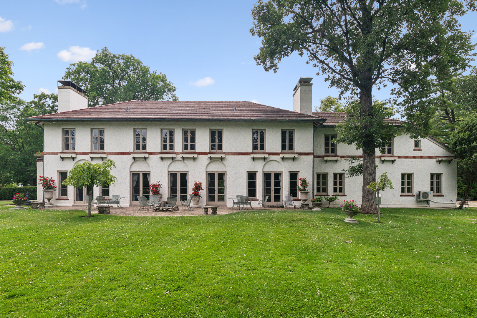 Property Photo: 1302 Chestnut Avenue IL 60091