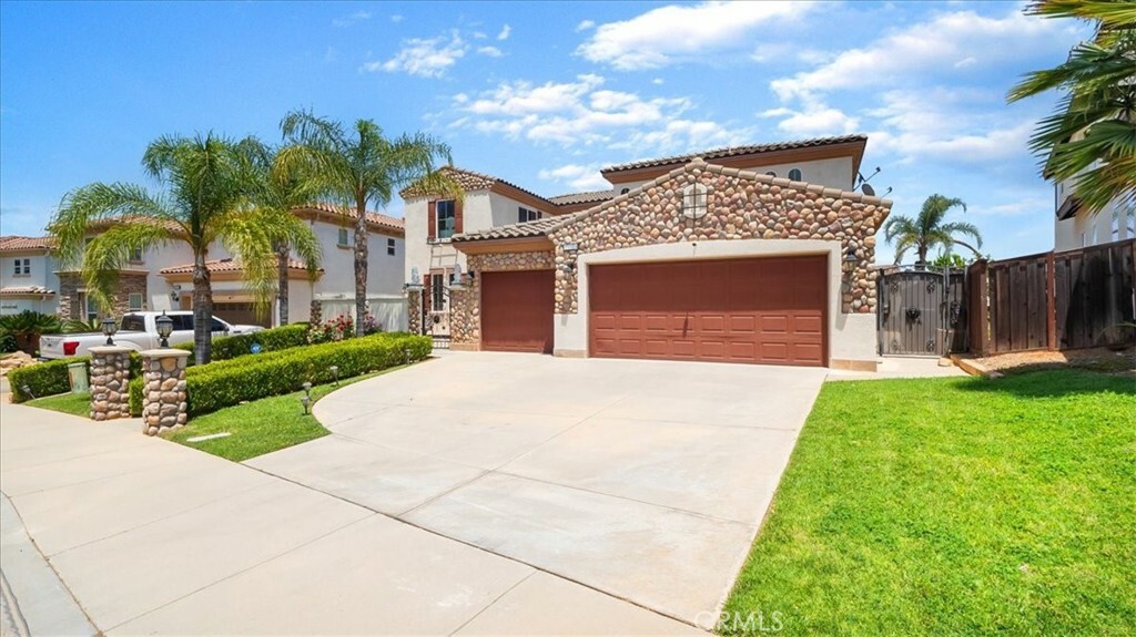 Property Photo:  23386 Calle Pepita Road  CA 92883 