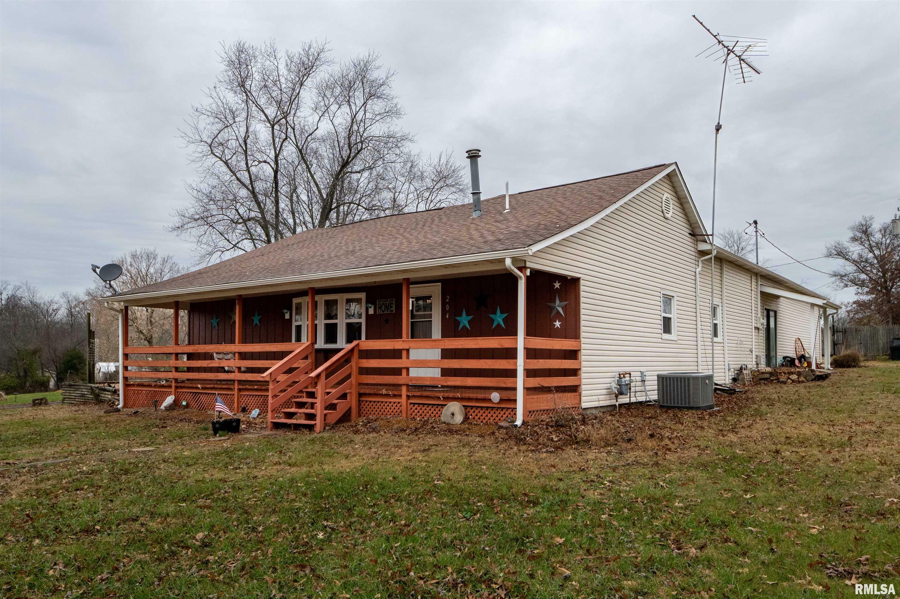 Property Photo:  204 Bracey Street  IL 62959 