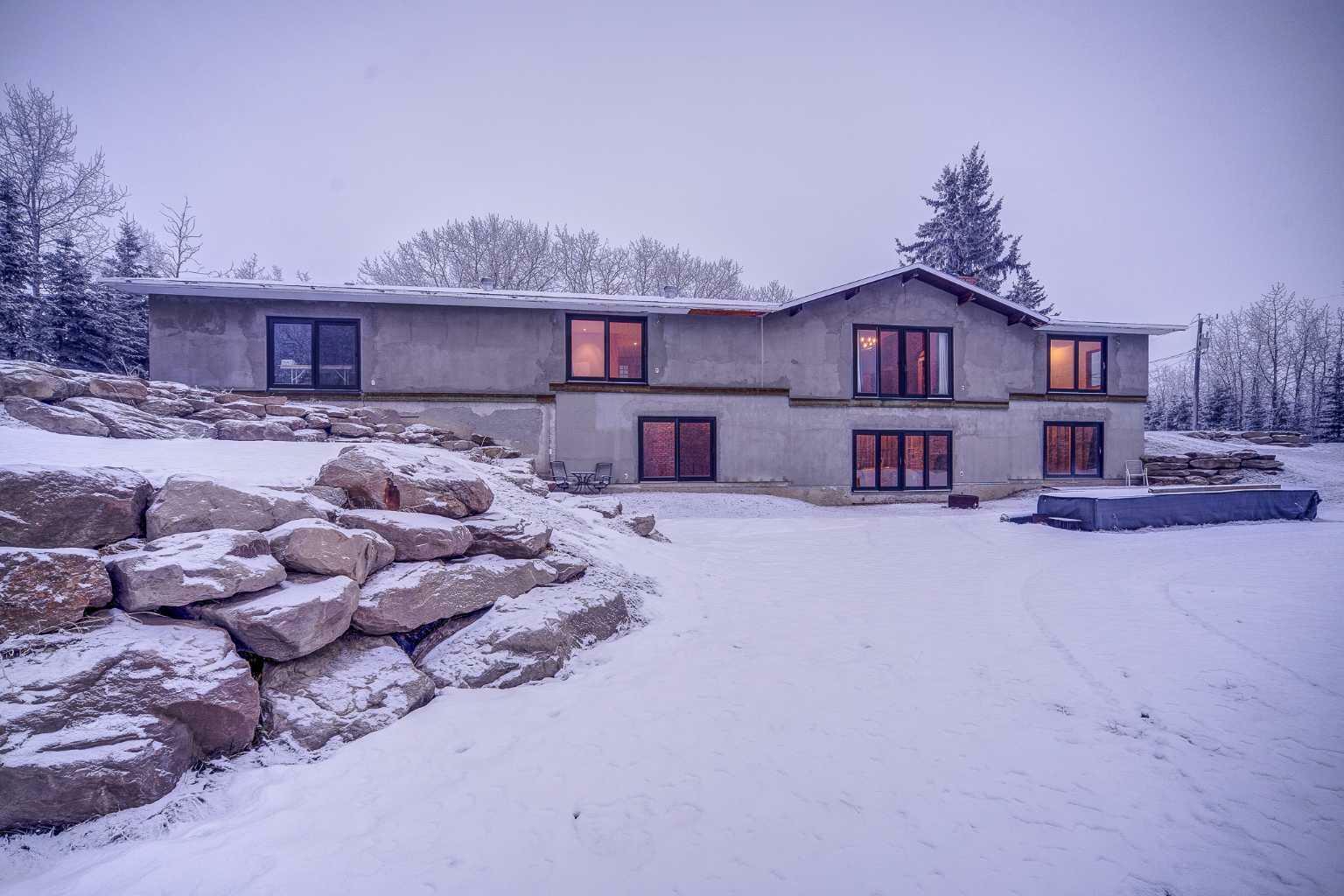 Photo de la propriété:  255161 Bearspaw Road  AB T3R 1B5 