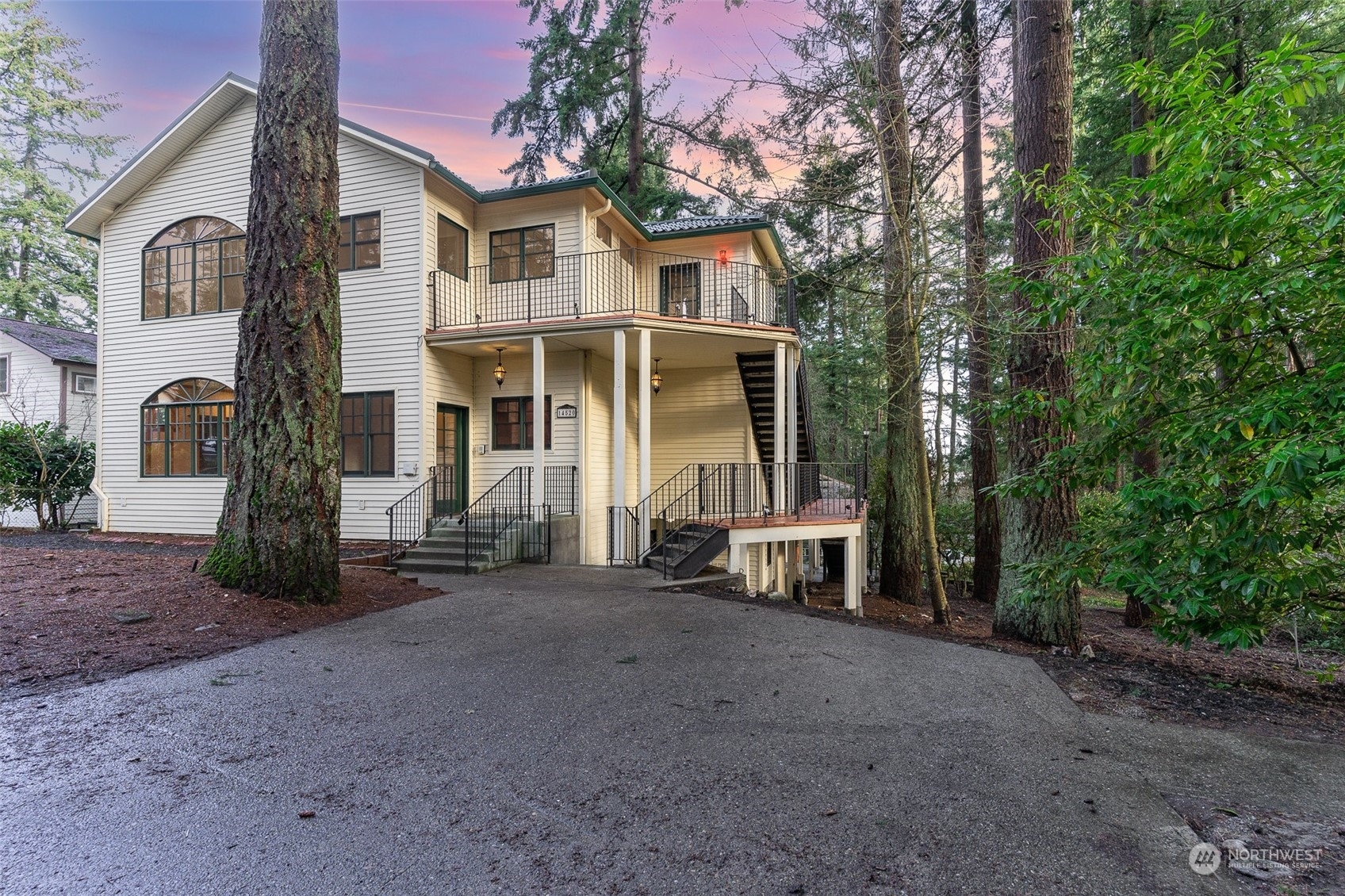 Property Photo:  14520  Fremont Avenue N  WA 98133 