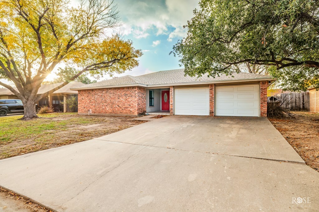 Property Photo:  1637 Parkview Dr  TX 76904 