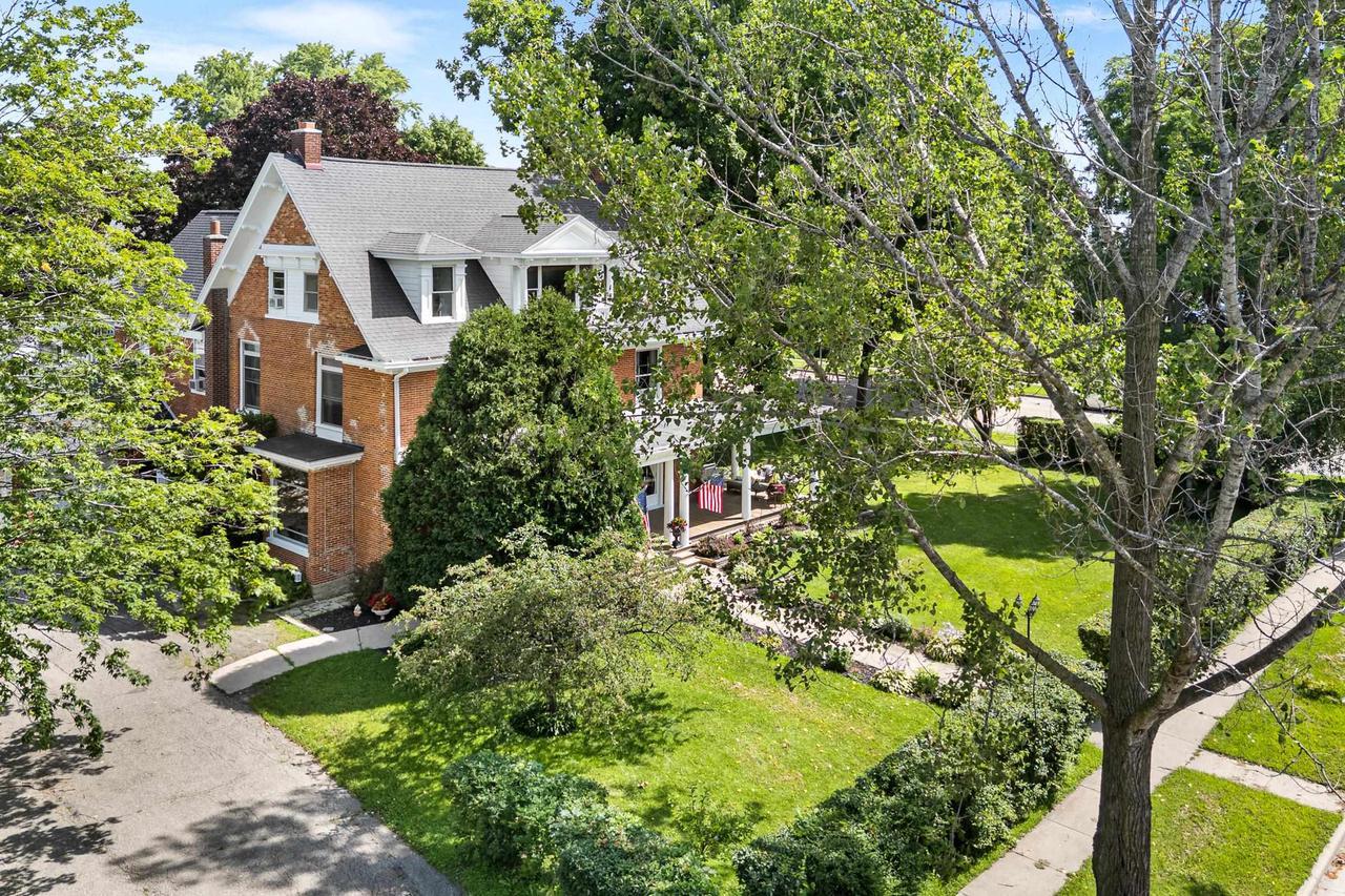 Property Photo:  320 East Jackson Street  WI 54971 