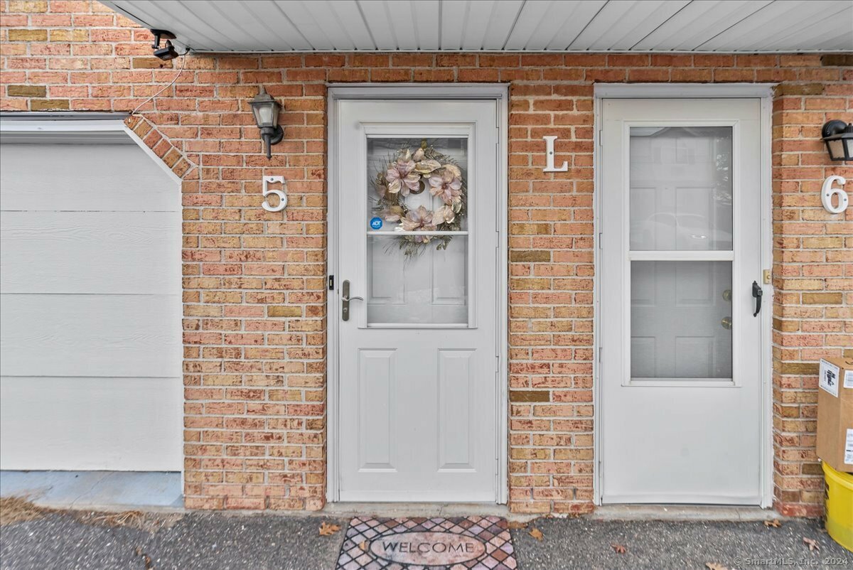 Property Photo: 24 Blueridge Drive Apt L5 CT 06704