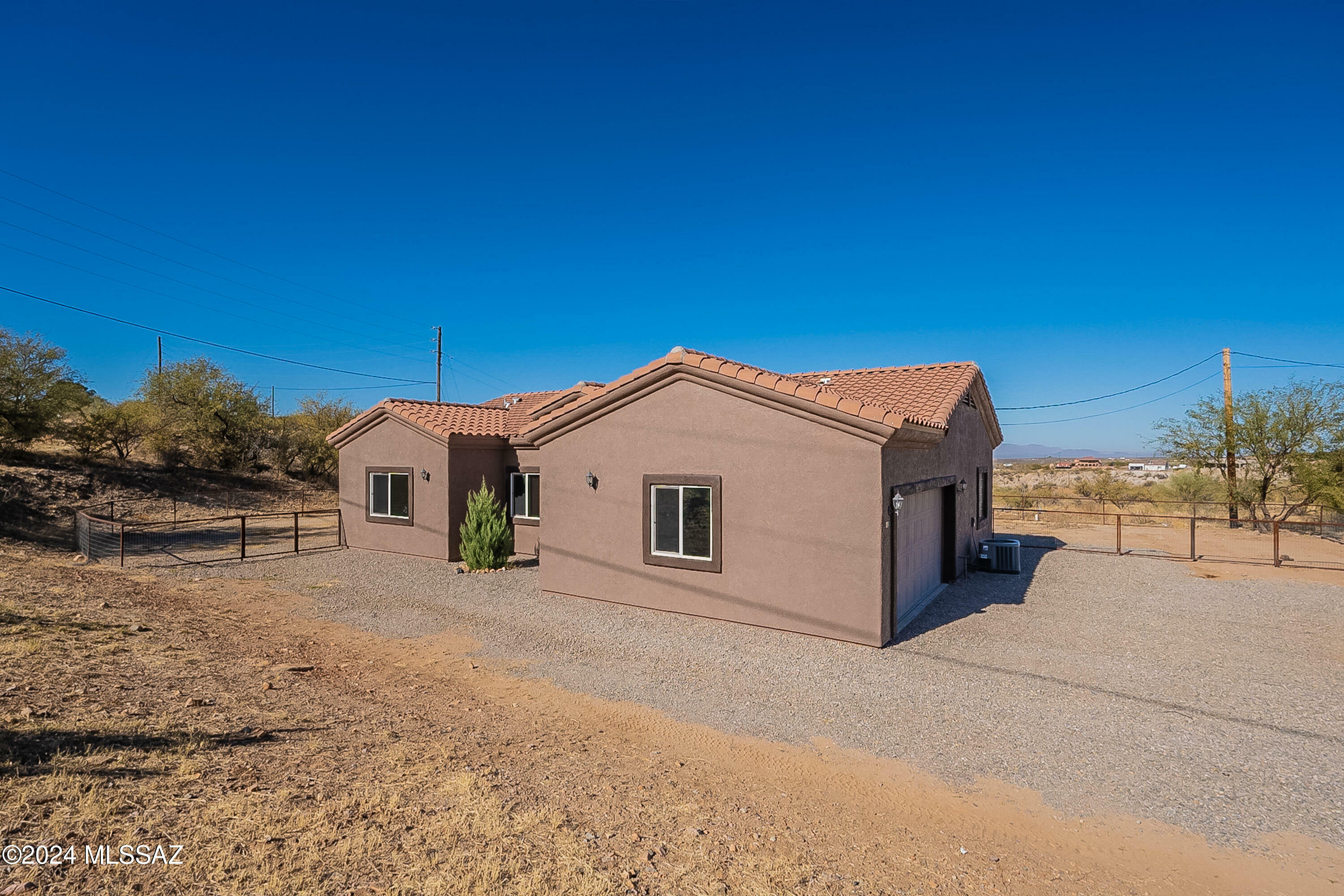 Property Photo:  280 Via Mantaraya  AZ 85648 