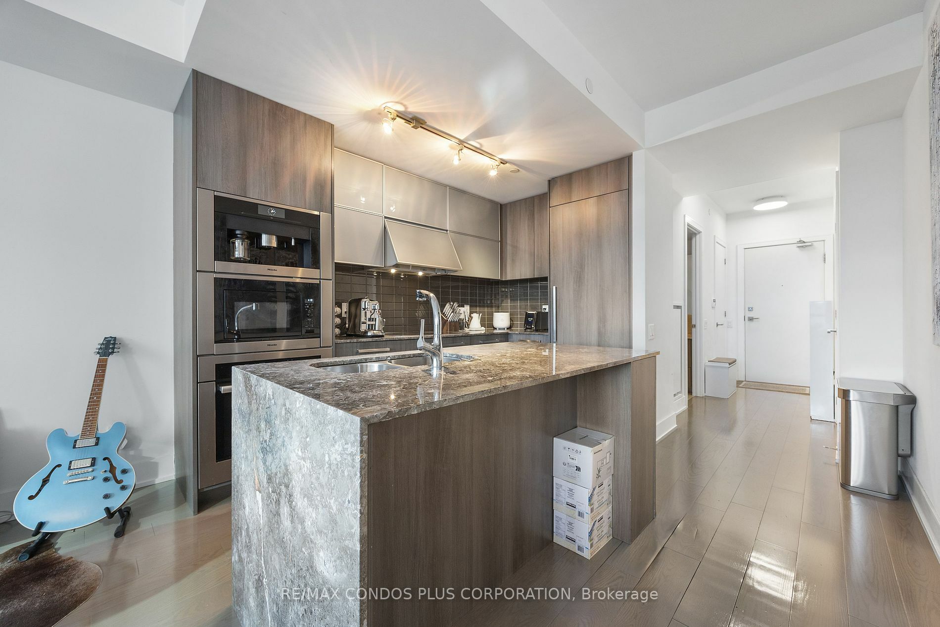 Property Photo:  170 Avenue Rd 607  ON M5R 0A4 