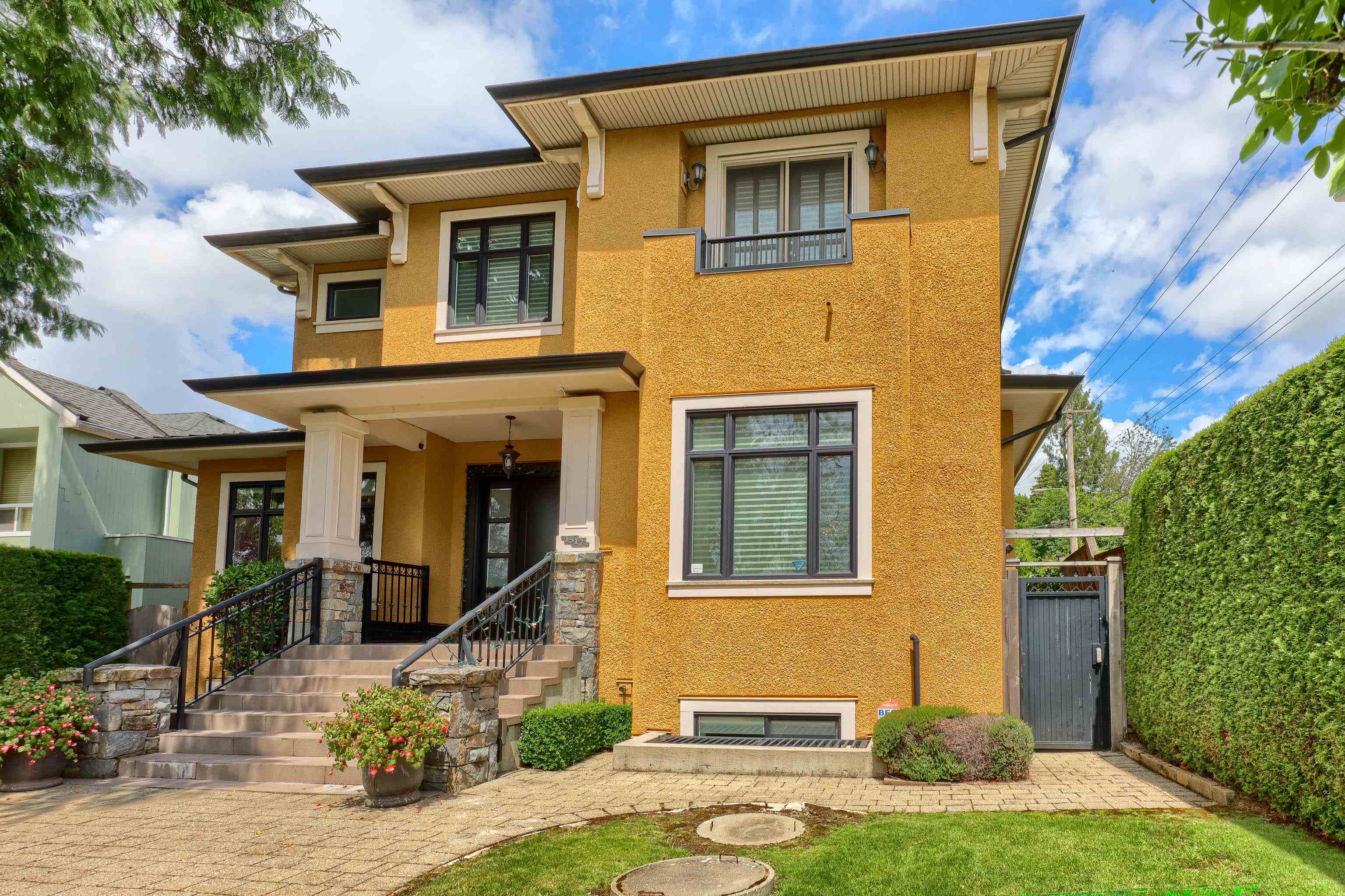 Property Photo:  