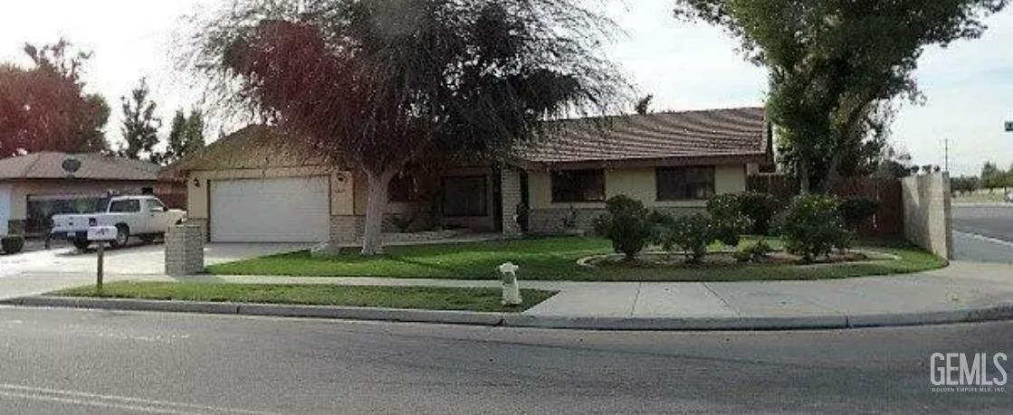 Property Photo: 8009 Kimberly Avenue CA 93308