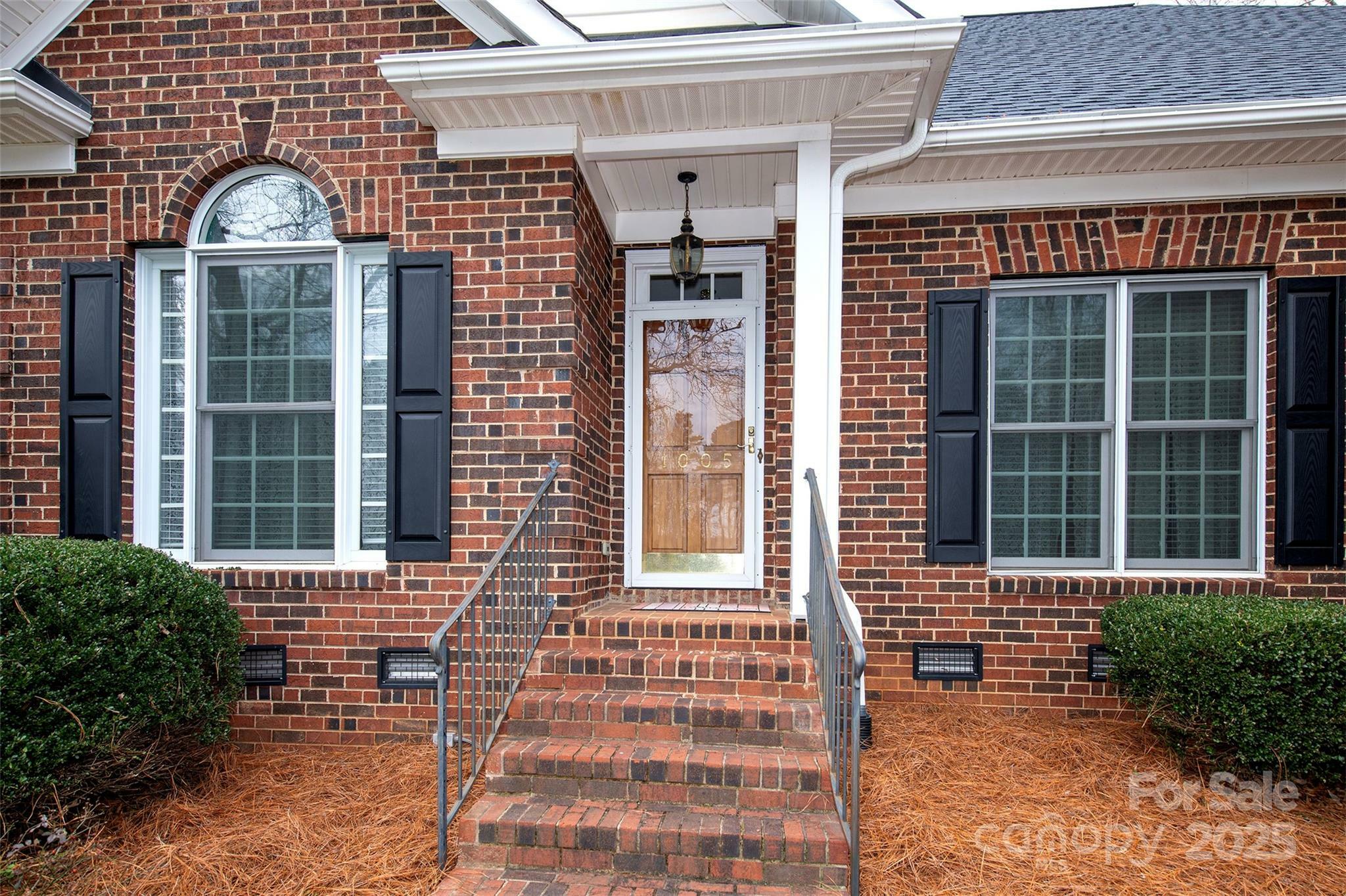 Property Photo:  1005 Woodhurst Drive  NC 28110 