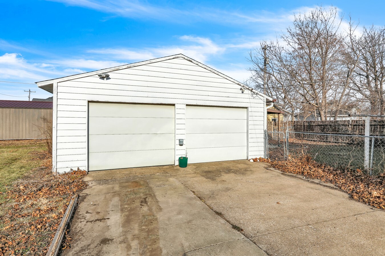 Property Photo:  219 A Avenue W  IA 52531 