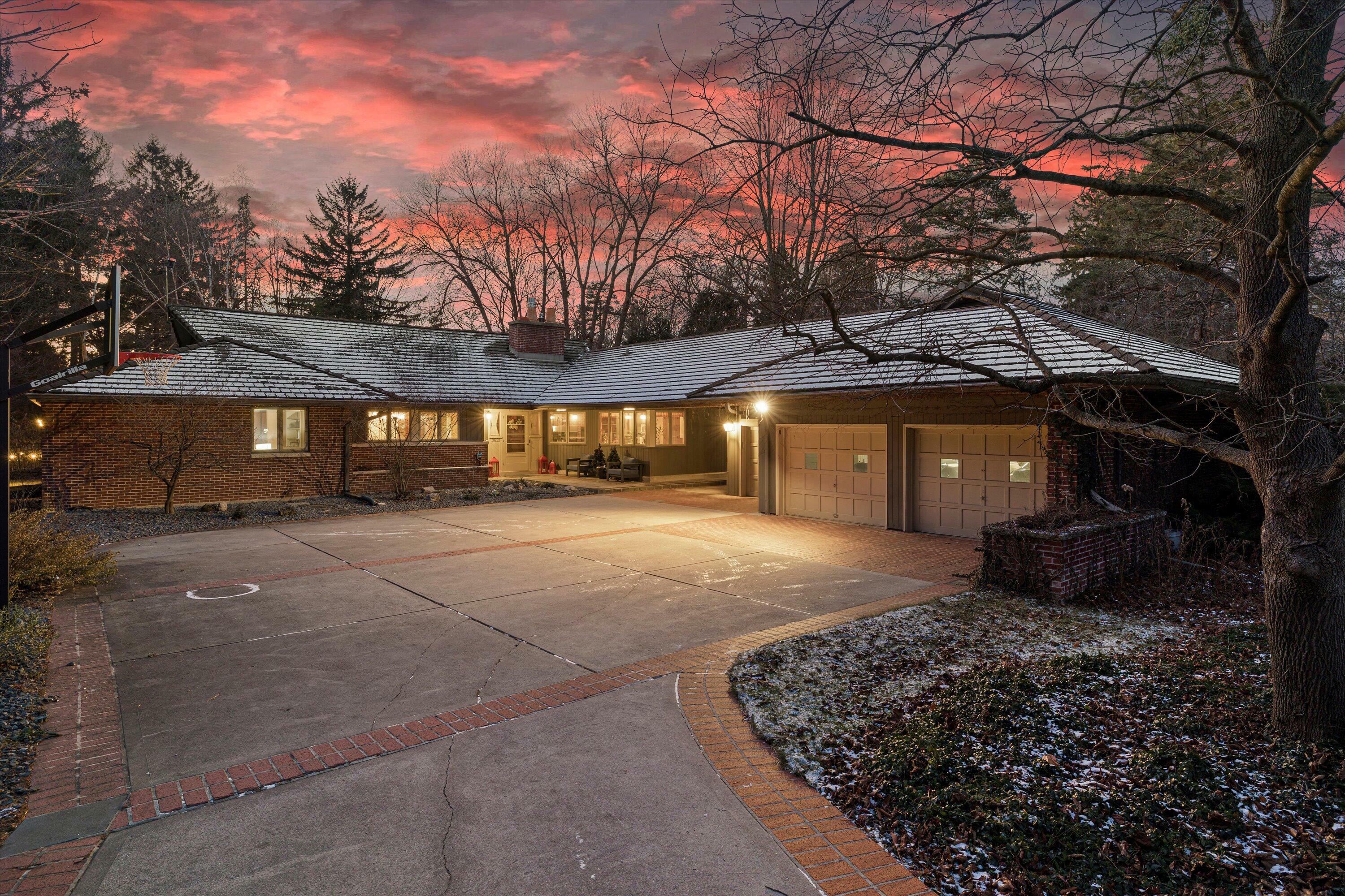 Property Photo: 9621 N Lake Dr WI 53217