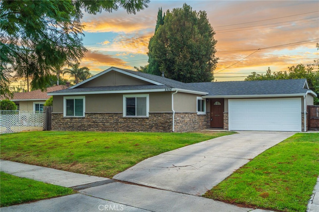 Property Photo:  2306 S Everglade Street  CA 92704 