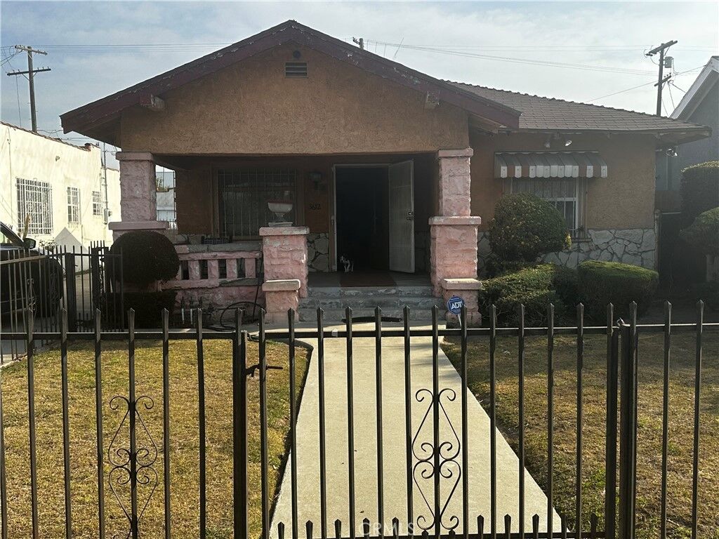 Property Photo:  3612 S Gramercy Place  CA 90018 