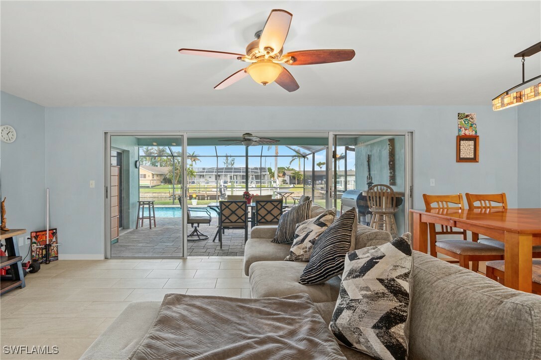 Property Photo:  1421 Windsor Court  FL 33904 