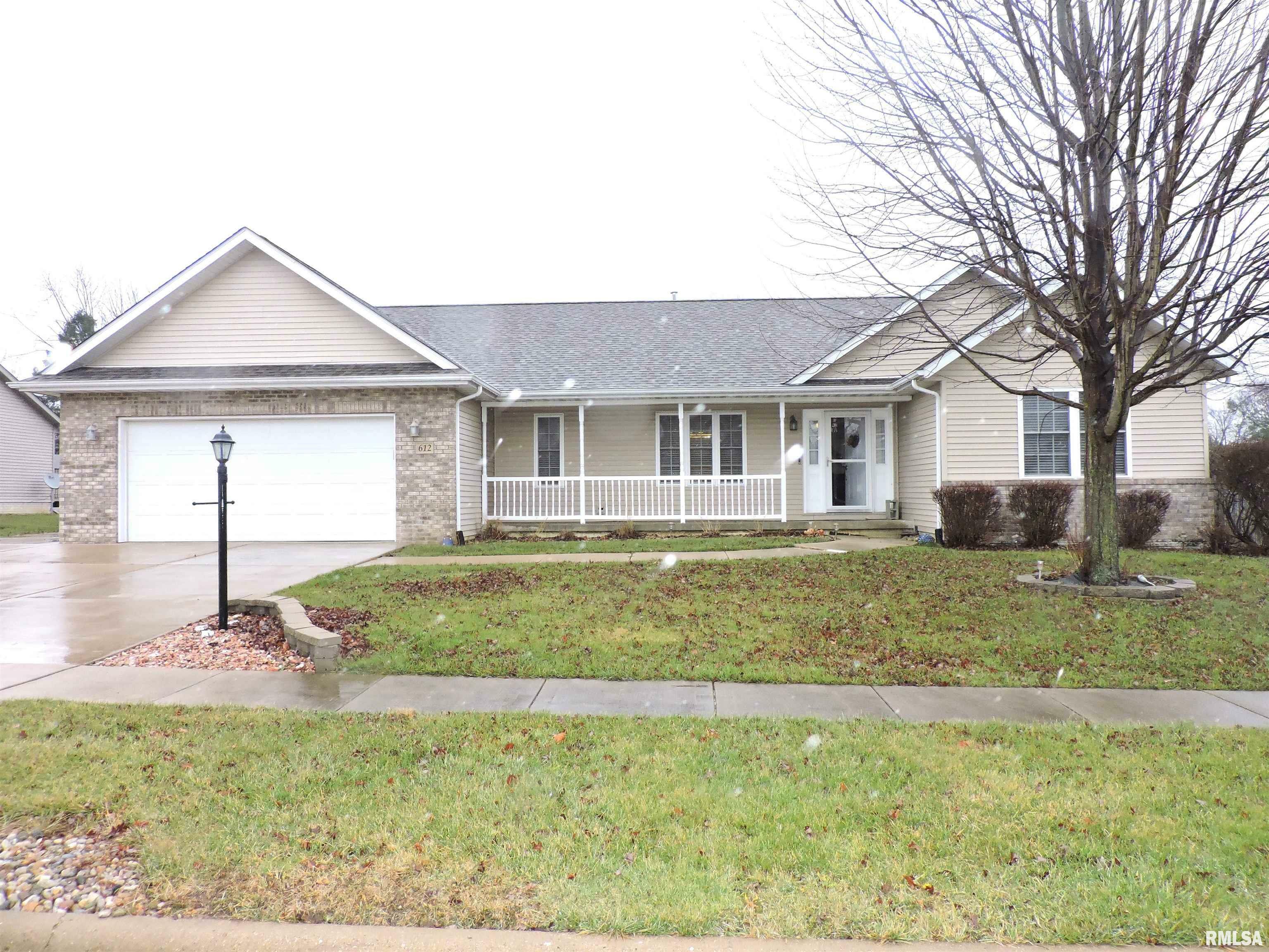 Property Photo:  612 Mickel Parkway  IL 61571 