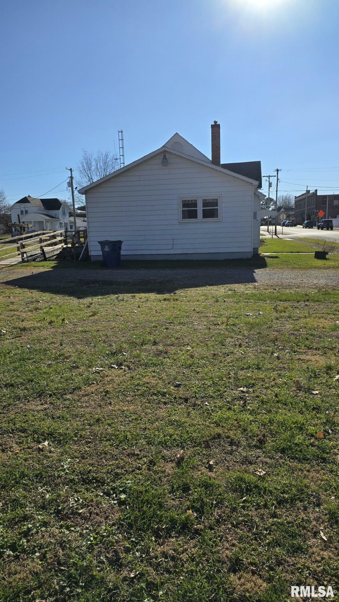 Property Photo:  102 E Callie Street  IL 62884 