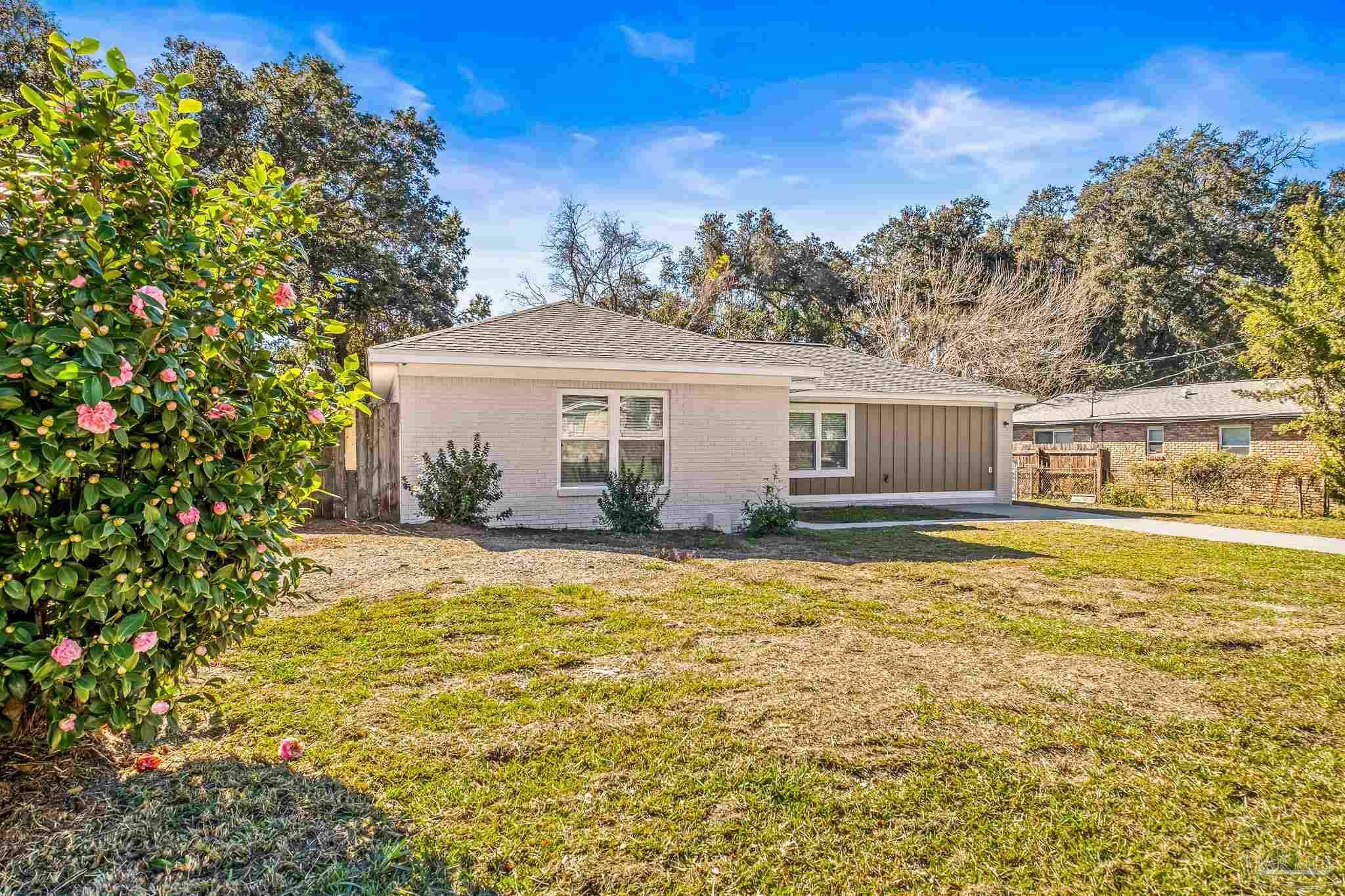 Property Photo:  5841 Scotland Rd  FL 32526 