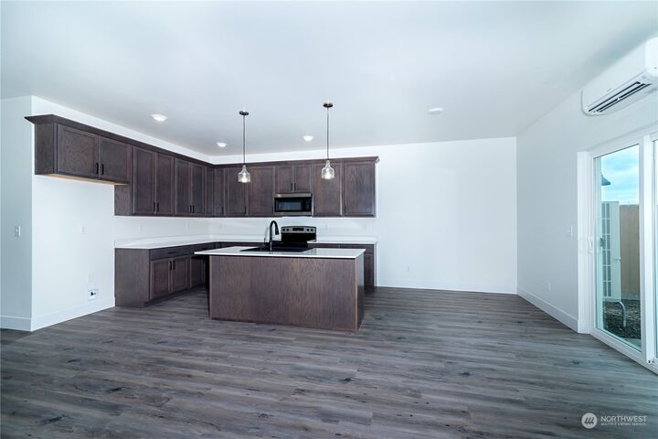 Property Photo:  606 W Windflower Lane  WA 98926 