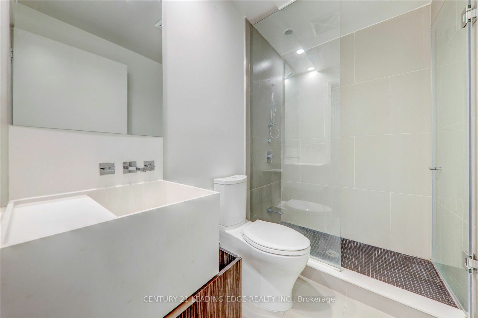 Property Photo:  1 Bloor St E 416-Rm2  ON M4W 0A8 