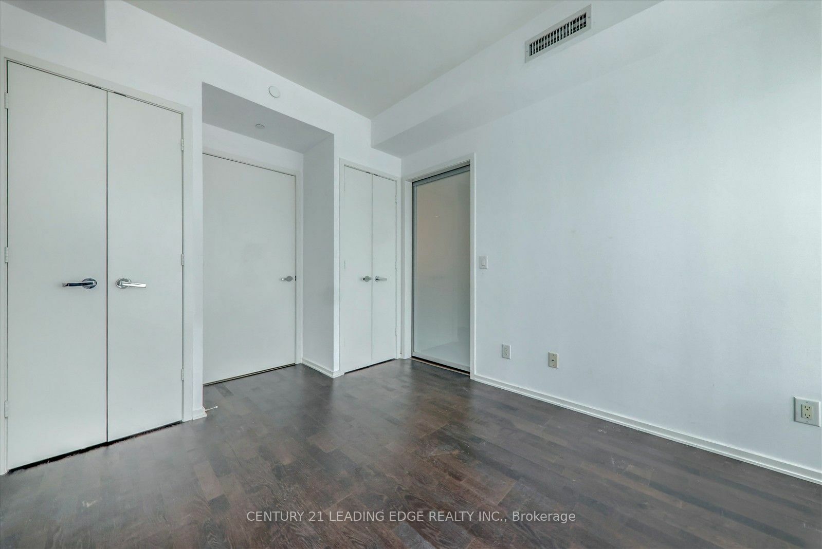 Property Photo:  1 Bloor St E 416-Rm1  ON M4W 0A8 