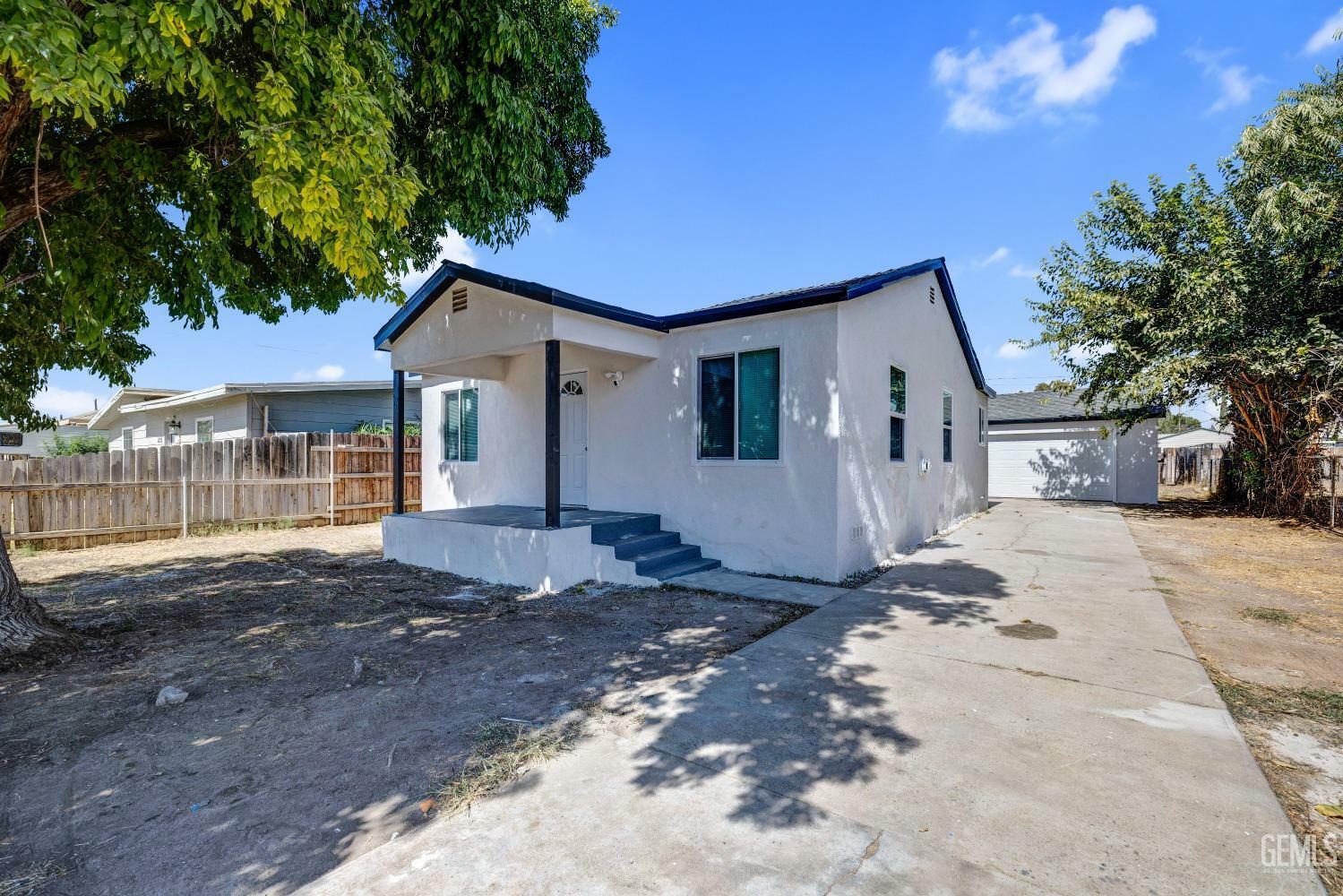 Property Photo:  1216 Woodrow Avenue  CA 93308 