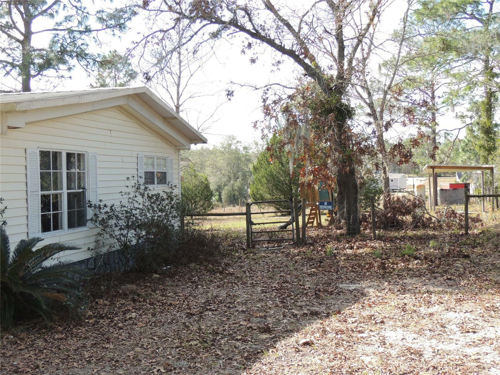 Property Photo:  11710 NE 105th Avenue  FL 32618 