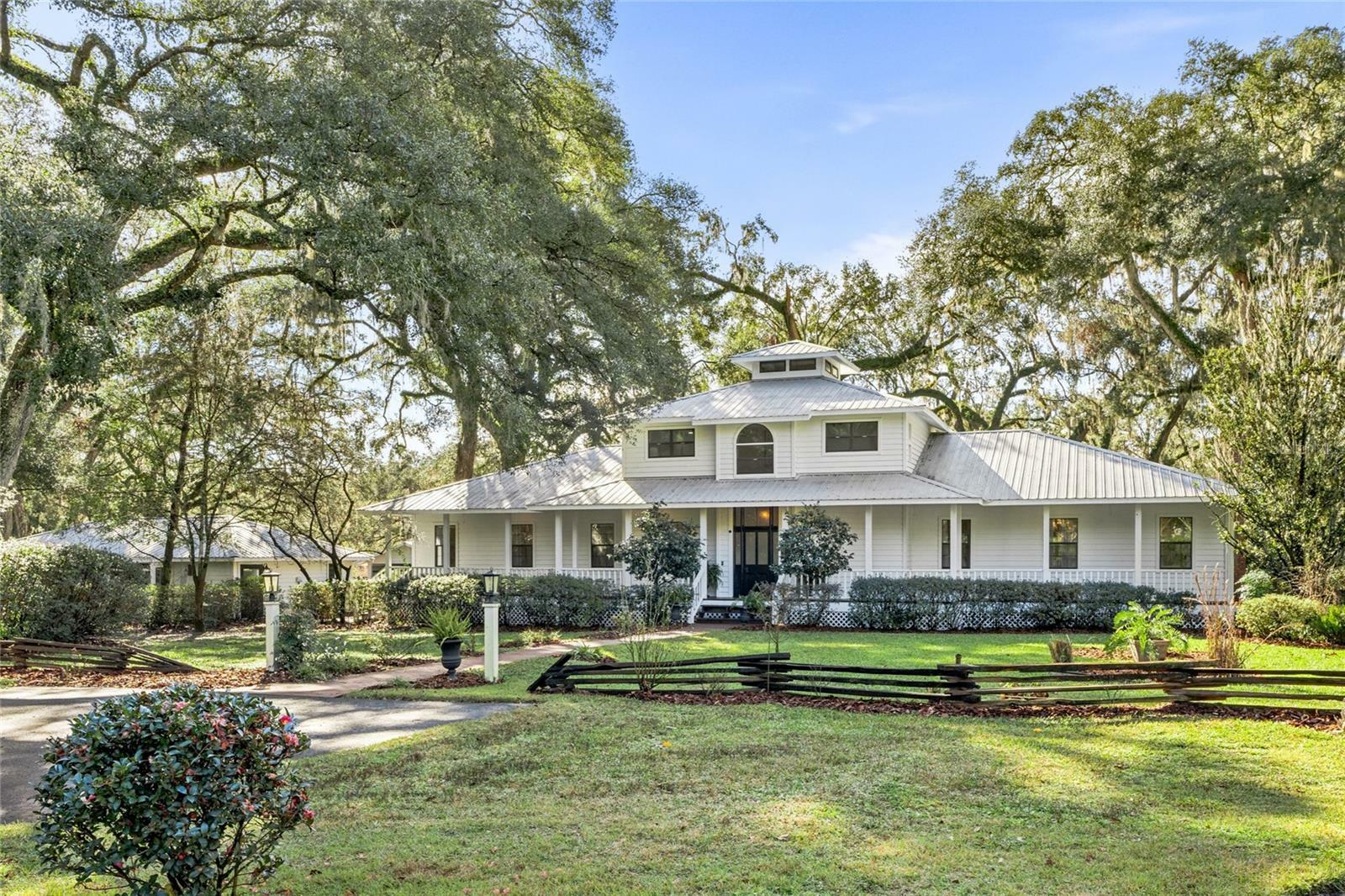 Property Photo: 8323 SW 103rd Avenue FL 32608