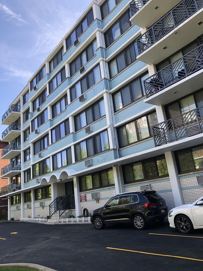 Property Photo:  5817 N Kenmore Avenue 306  IL 60660 