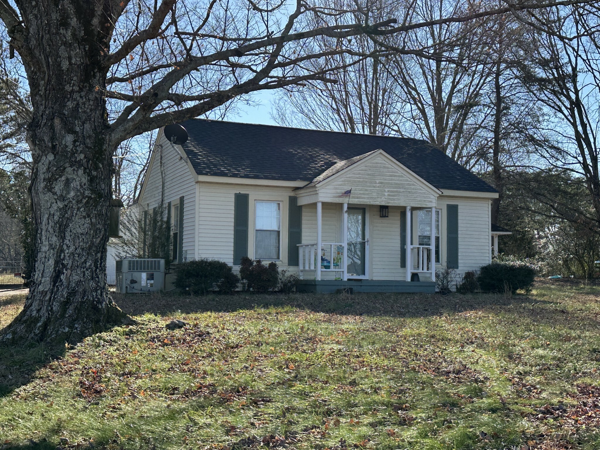 Property Photo:  402 E Main St  TN 38469 