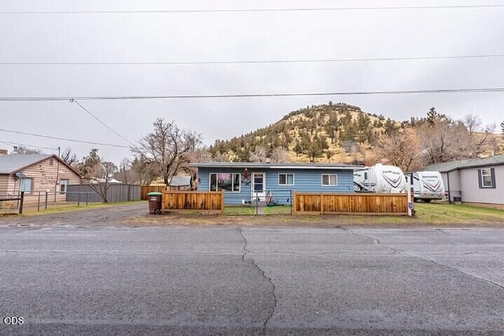 Property Photo:  900 SE Willowdale Drive  OR 97754 