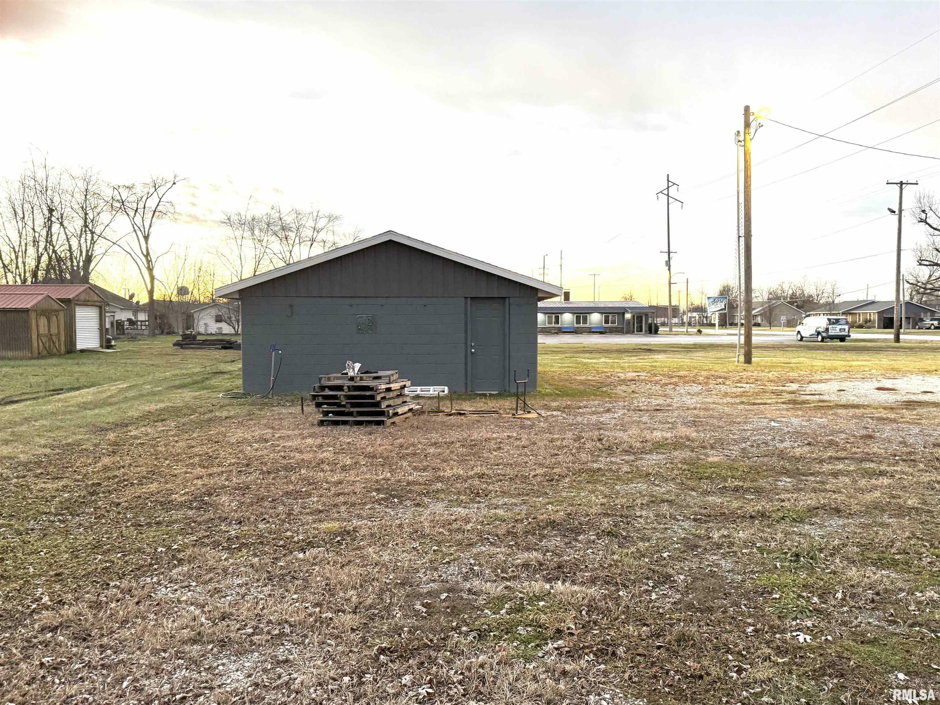 Property Photo:  515 E Franklin Street  IL 62884 