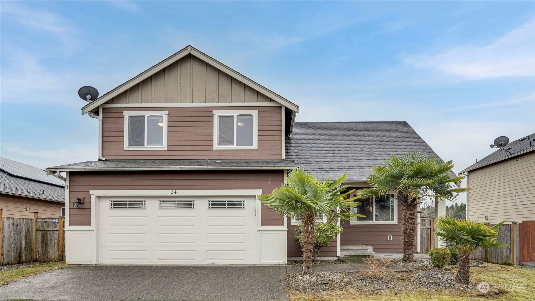 Property Photo:  241  6th Avenue SW  WA 98047 