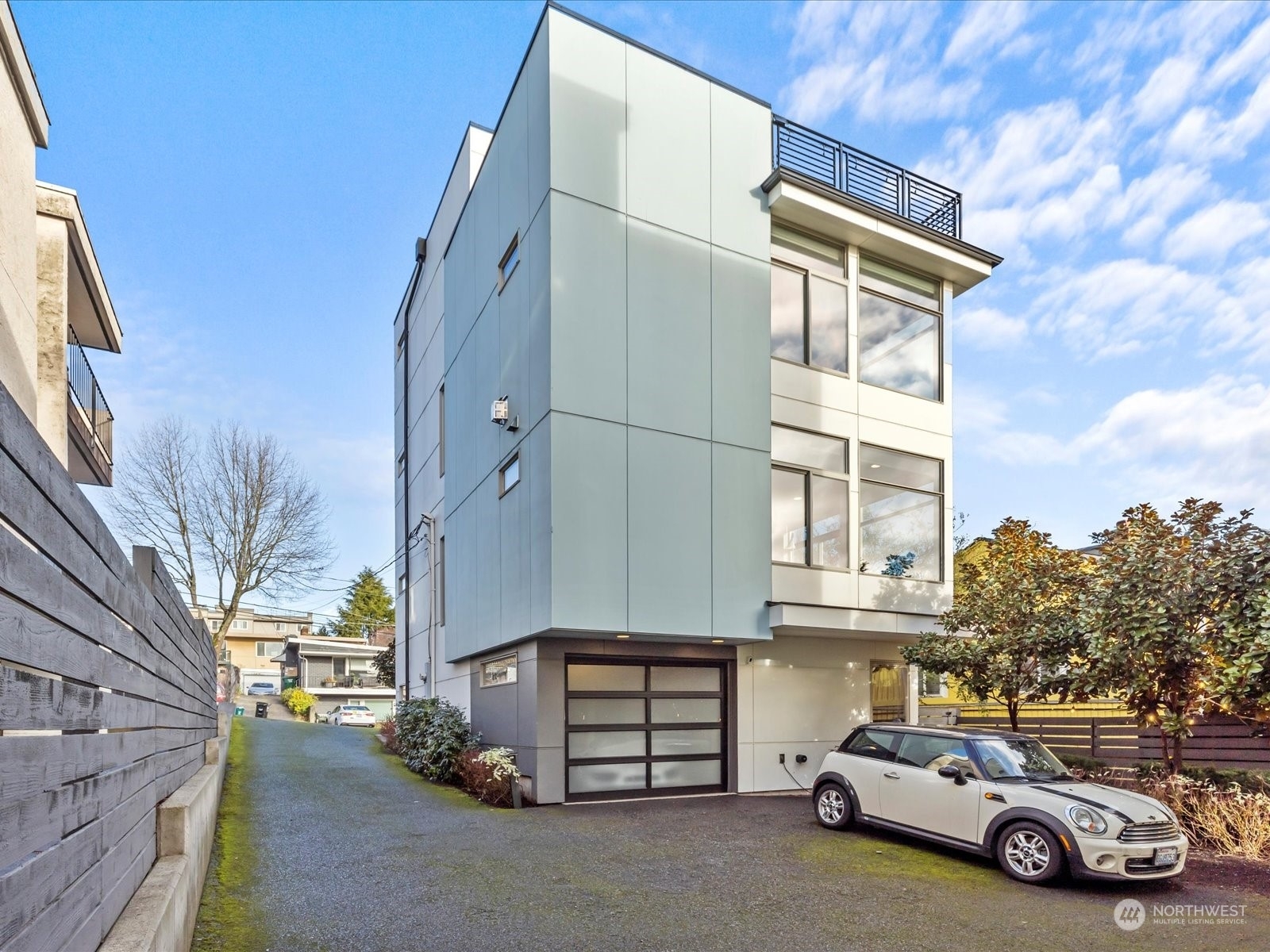 Property Photo:  2321 W Crockett Street  WA 98199 