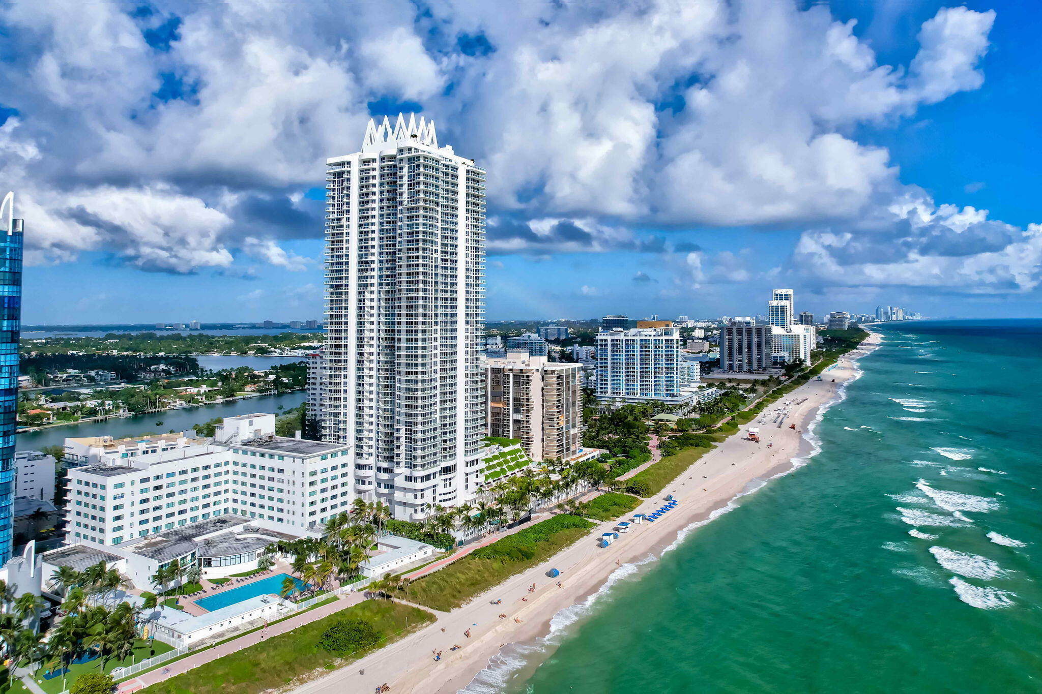 Property Photo: 6365 Collins Avenue 2809 FL 33141