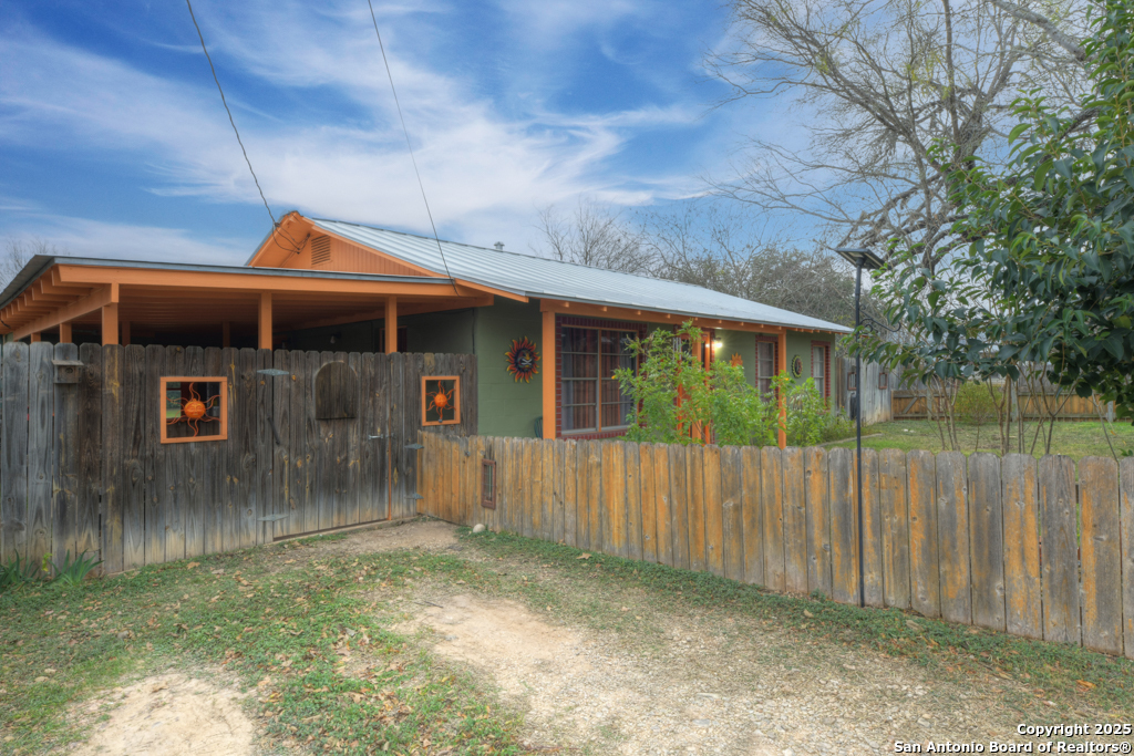 Property Photo: 610 14th Street TX 78003