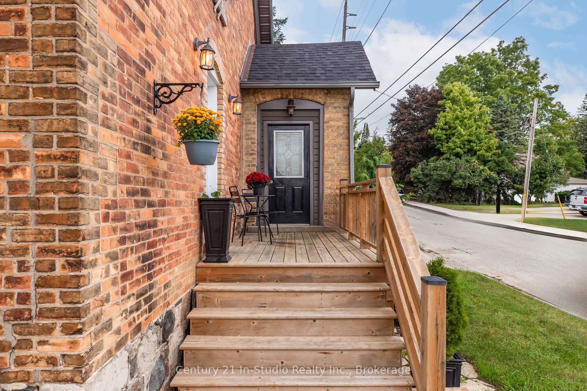 Property Photo: 44 2nd Avenue ON N0G 1L0