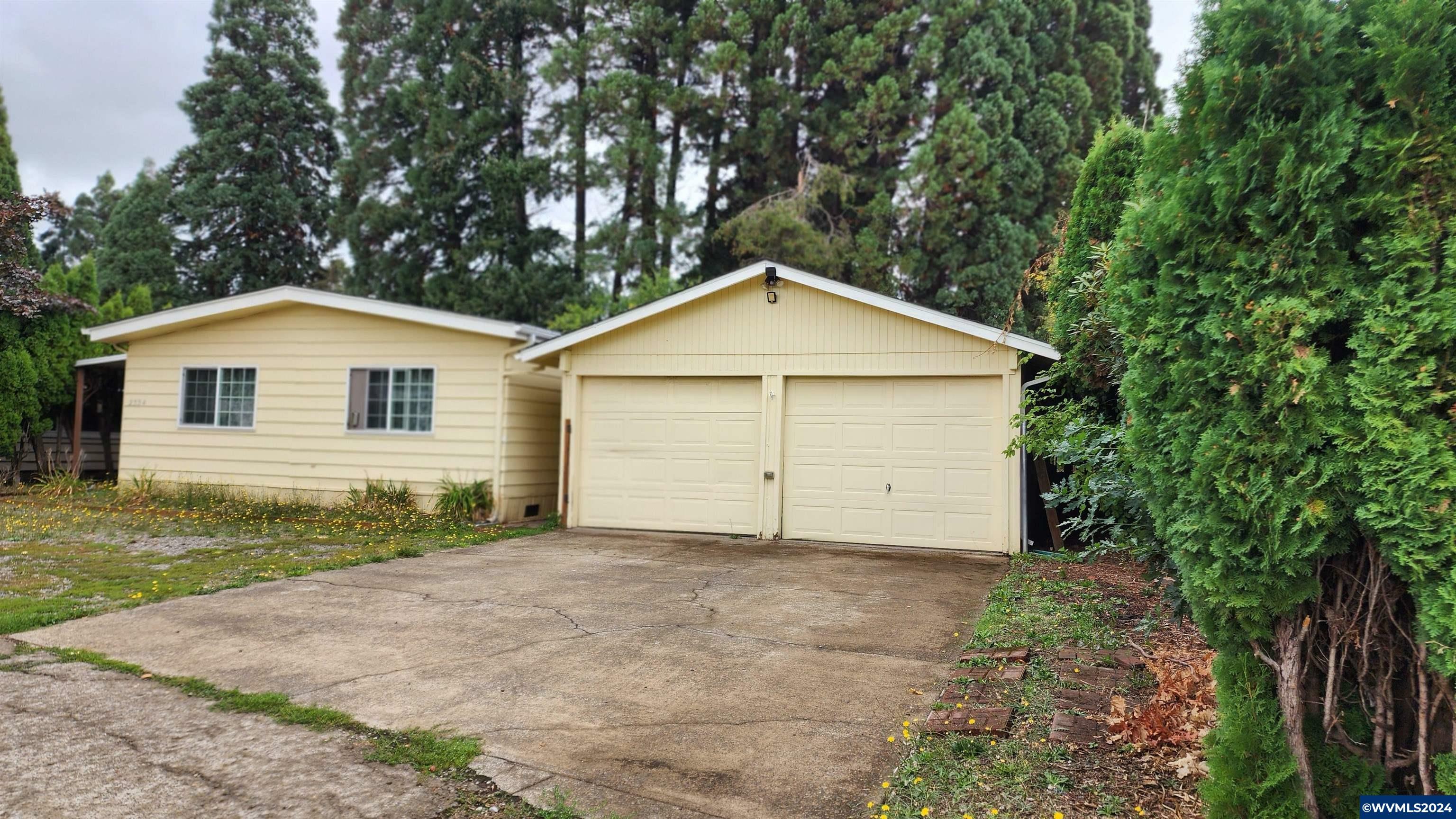 Property Photo: 2334 Greentree Ct NE OR 97305
