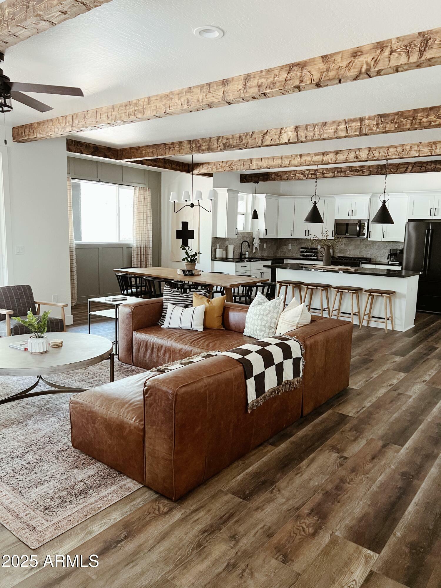 Property Photo: 710 N 39th Drive AZ 85901