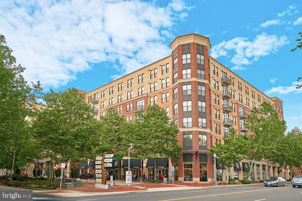 Property Photo:  444 W Broad Street 409  VA 22046 