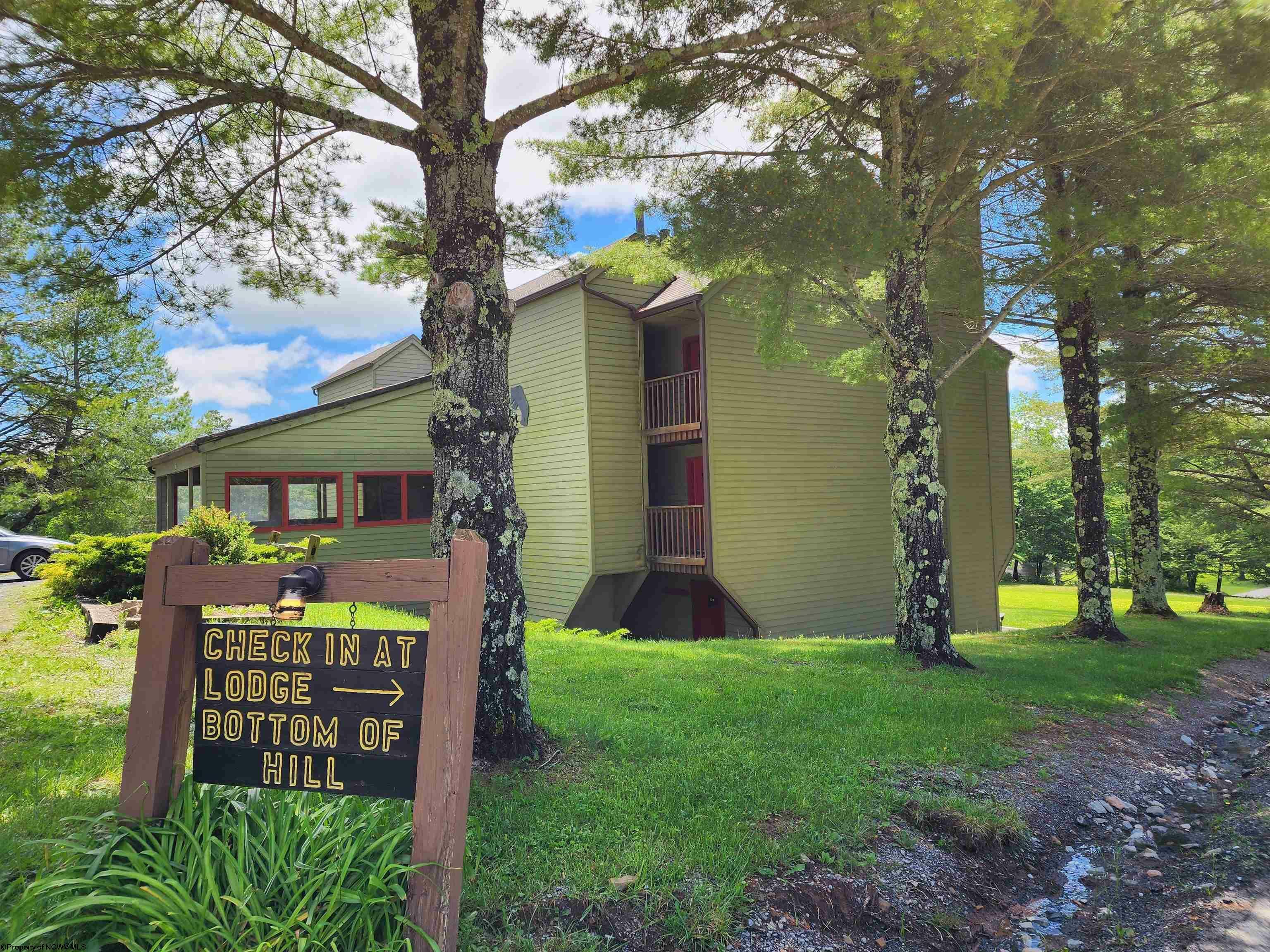 Property Photo: 16-121 Grizzly Way Apt 121 WV 26260