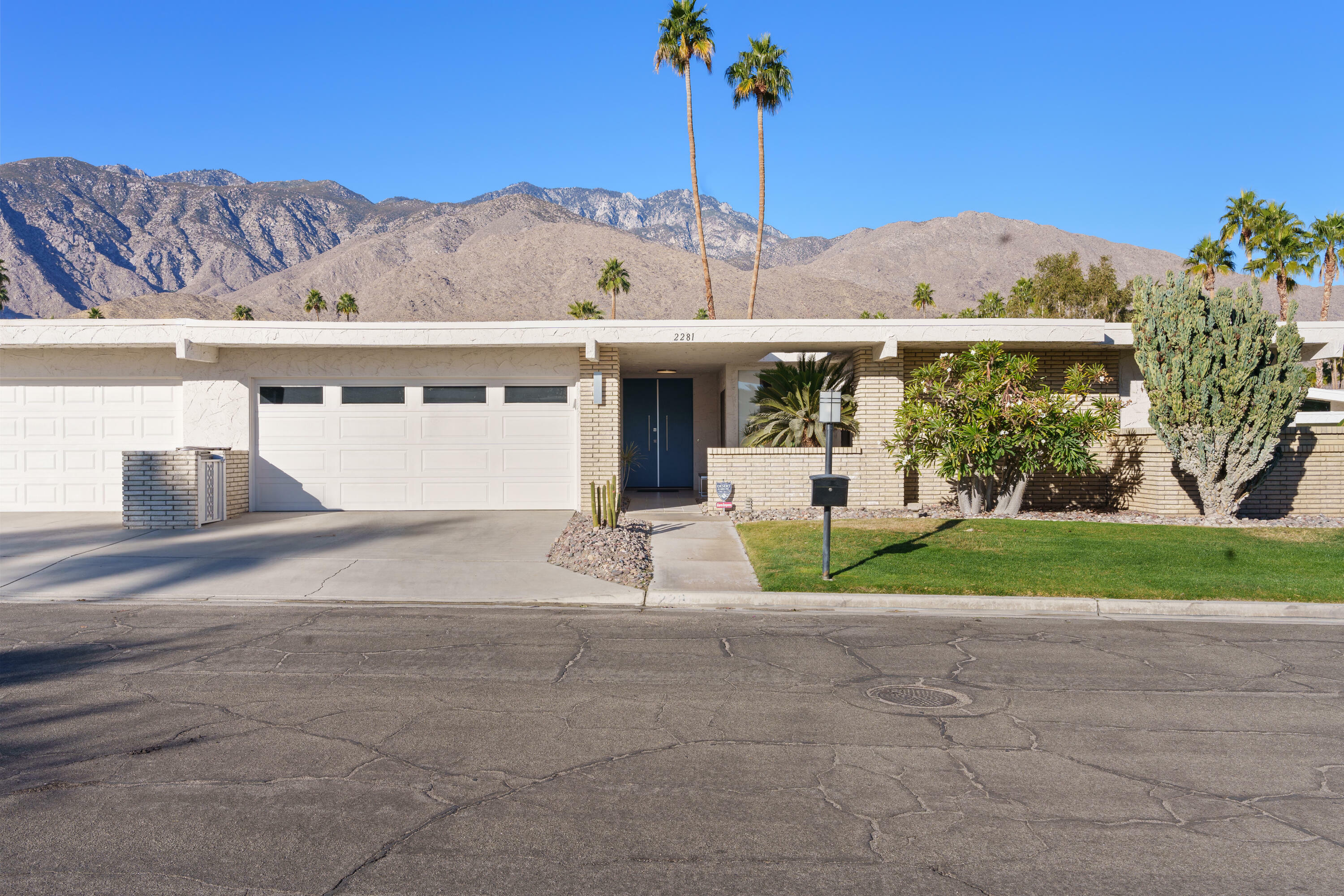 2281 Paseo Del Rey  Palm Springs CA 92264 photo