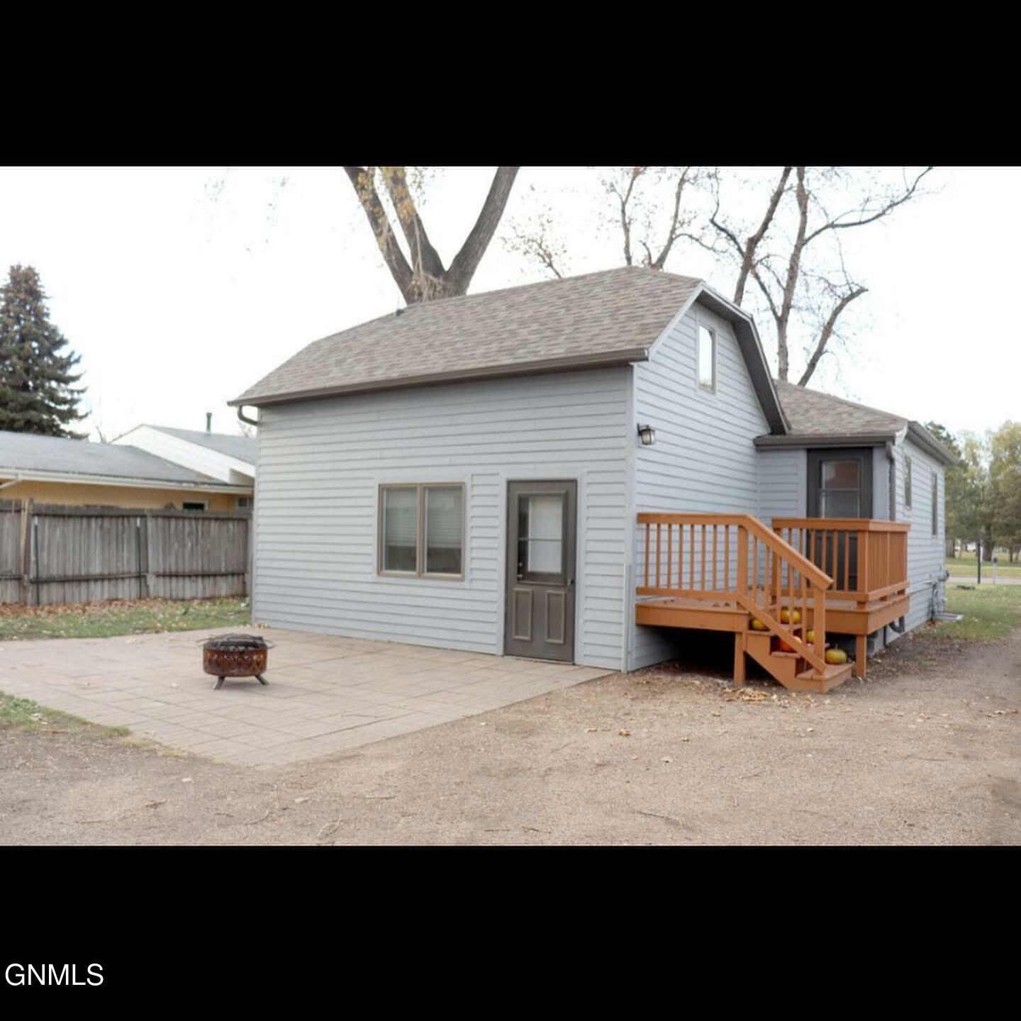 Property Photo:  531 Bowen Avenue  ND 58504 