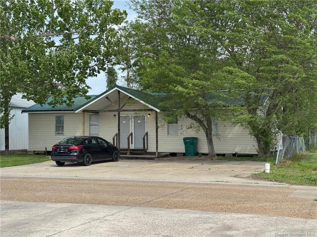 Property Photo: 500 Willow Avenue LA 70663