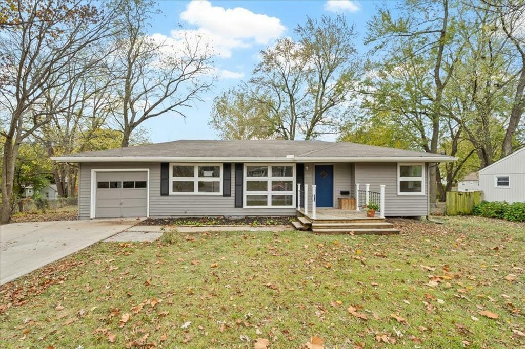 Property Photo: 11007 E 60th Terrace MO 64133
