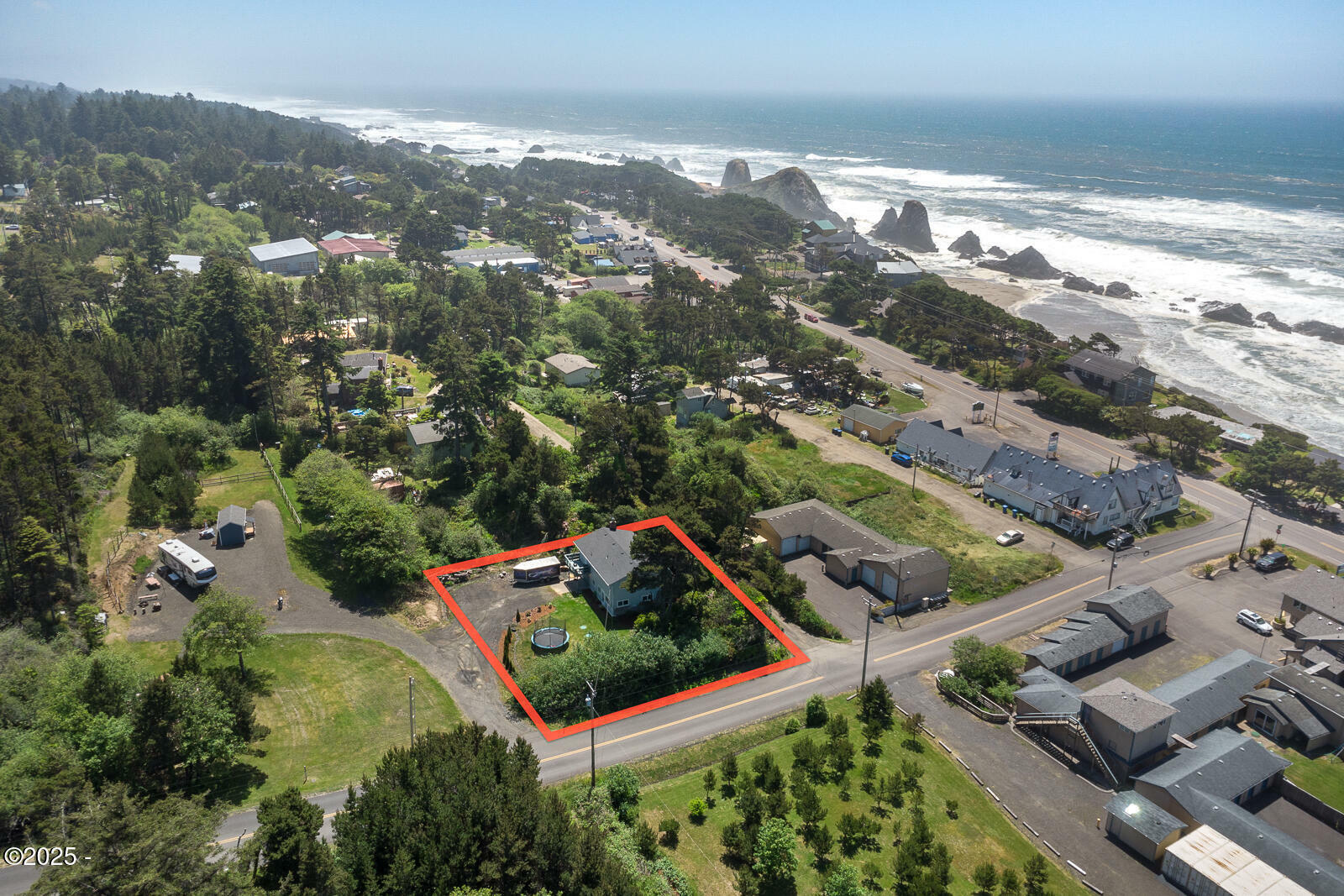 Property Photo: 1051 NW Art Street OR 97376