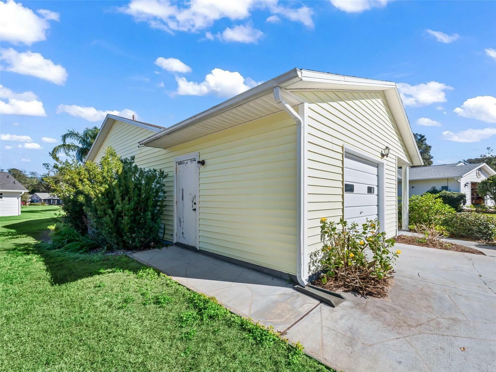 Property Photo:  510 Galloway Court  FL 34788 