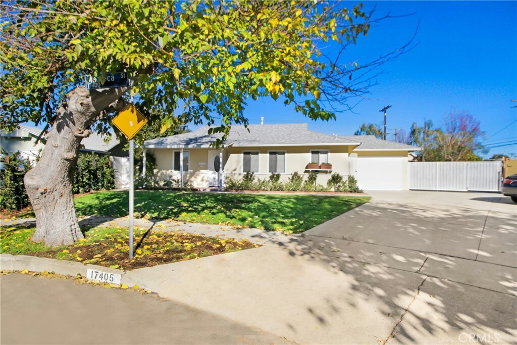 Property Photo:  17405 Manteca Street  CA 91406 