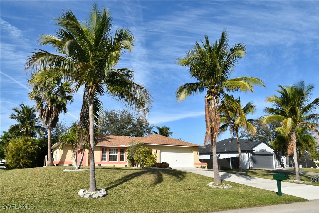 Property Photo:  822 SE 5th Court  FL 33990 