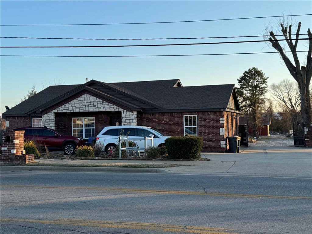 Property Photo:  1610 W Olive Street  AR 72756 