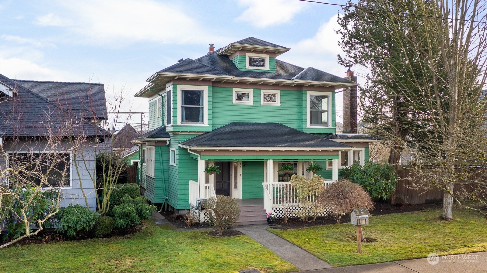 Property Photo:  1705  Colby Avenue  WA 98201 